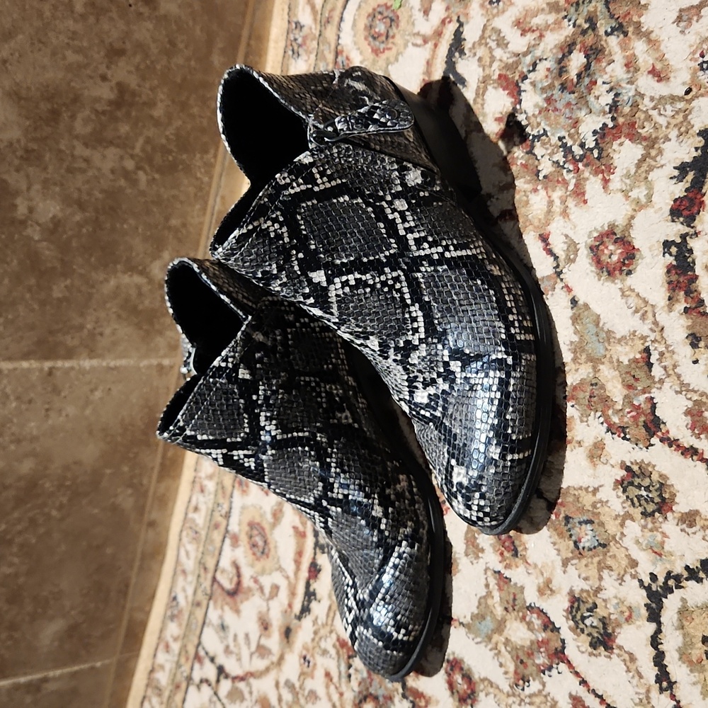 Grey Snake Pattern Booties - Size 9 - image 2